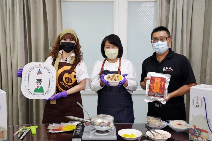 0_嘉義市有這樣一群商家通力合作,「家鄉嘉箱」將用優質商品與在地文化,讓大家認識在地嘉人所自豪的嘉義市,同時也用嘉箱裝滿嘉義人自己家鄉的故事