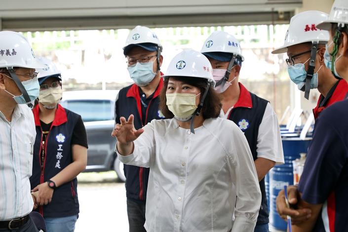 A黃敏惠市長視察後湖抽水站 (12).JPG