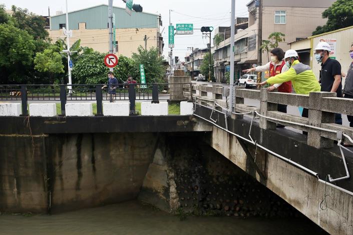 A黃敏惠市長視察永春橋 (5).JPG