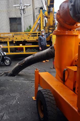 B重慶二街加派抽水機 (2).JPG
