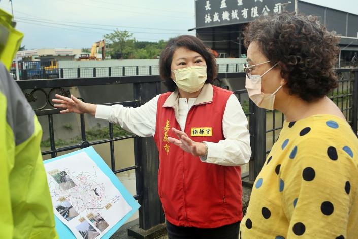 A黃敏惠市長視察通港橋 (5).JPG