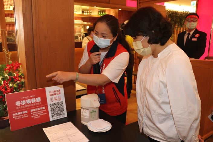 4 市長巡視業者防疫準備情形 (2).JPG