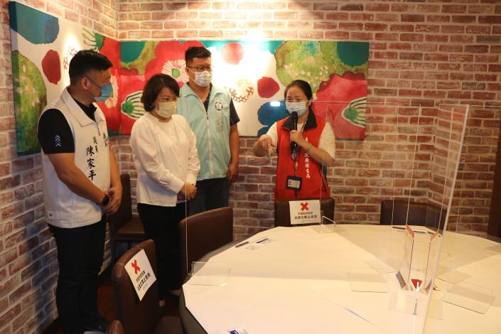3 市長巡視餐廳整備情形.JPG