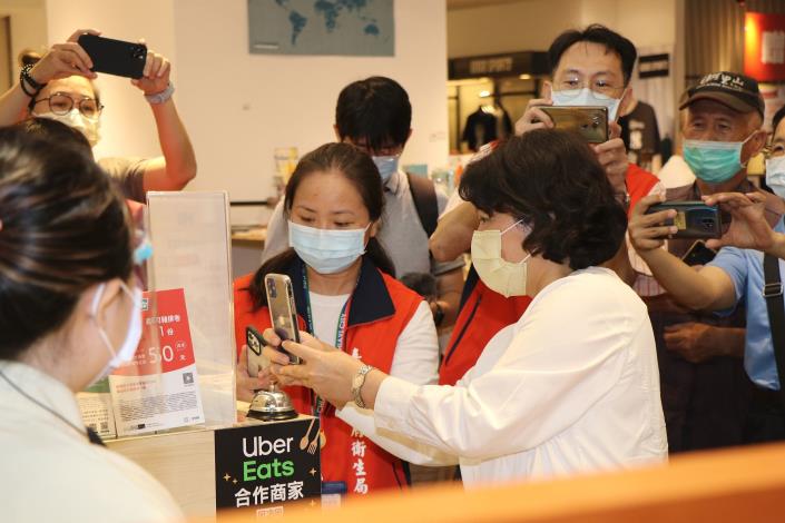 1 市長巡視業者防疫準備情形.JPG