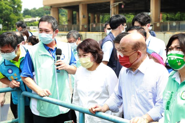 0_LINE_黃敏惠市長、行政院長蘇貞昌等人參觀汙水處理設施.JPG