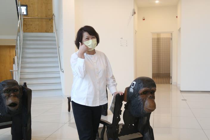 0_黃敏惠市長參觀 「由林成森」特展 (2).JPG