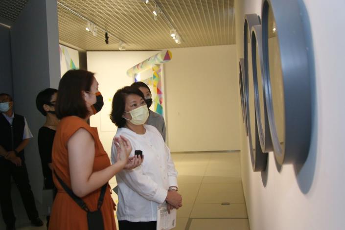 0_黃敏惠市長參觀 「由林成森」特展 (5).JPG