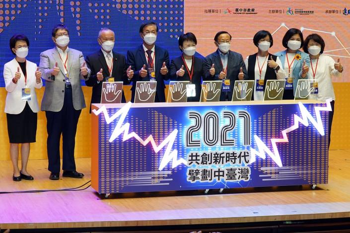 啟動合照.JPG