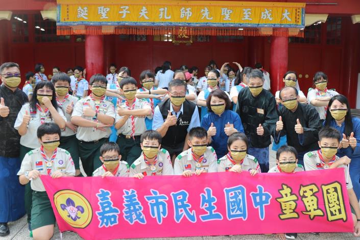 3 市長與民生國中童軍團.JPG