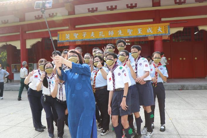 5 市長與童軍團.JPG