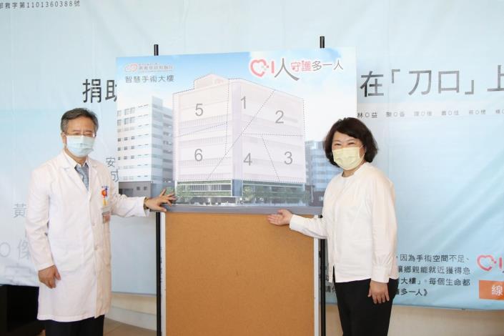 0_黃敏惠市長(右)、姚院長（左）完成拼圖.JPG