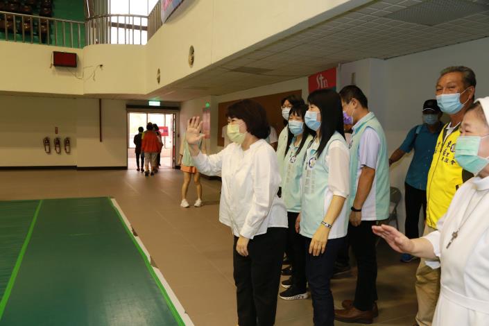 4官網_市長關心長者施打第二劑莫德納疫苗狀況.JPG
