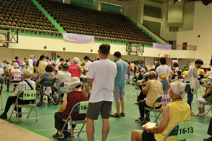 9官網_港坪體育館接種站.JPG