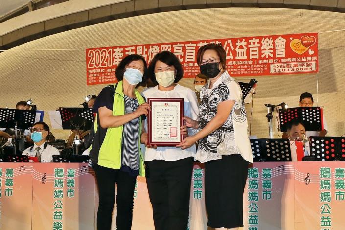 1101009a盲人福利協進會 鵝媽媽樂團 音樂會 頒贈感謝狀 (4).JPG
