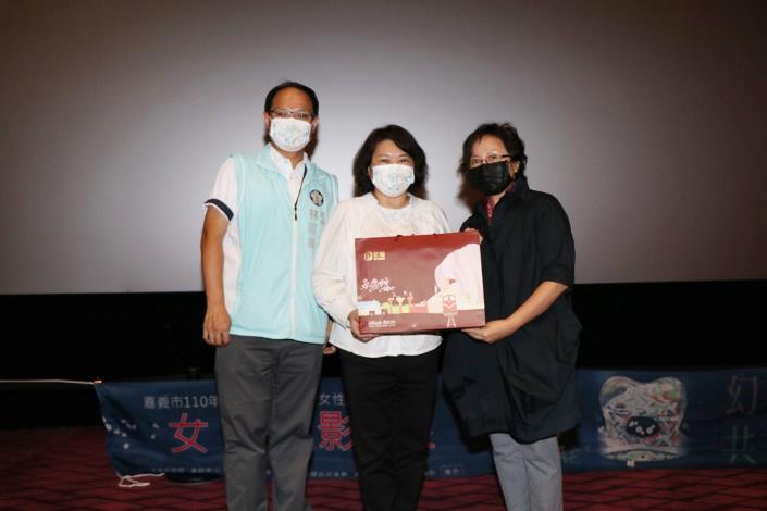 0_市長與台灣女性影像協會顧問范情.JPG