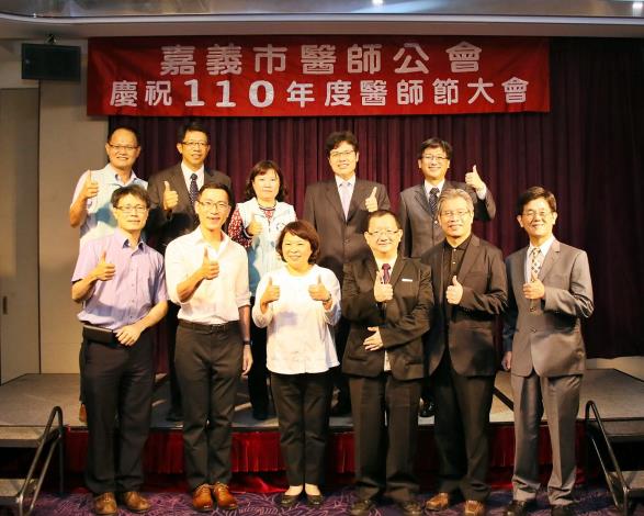 A嘉義市防疫特殊貢獻獎醫師.JPG