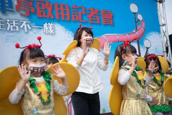 0_黃敏惠市長與育人國小附幼 (1)
