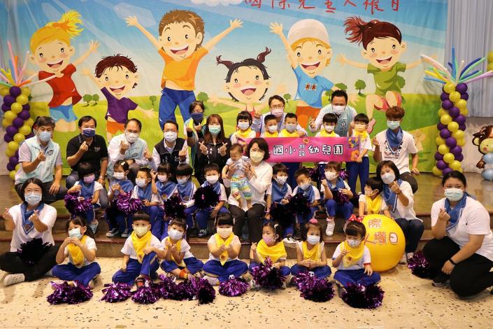 與育人附幼合照.JPG