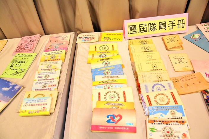 B展愛服務隊的老照片與隊員手冊資料  (2).JPG