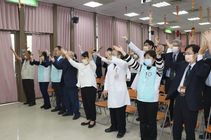 7 唱詩歌.JPG