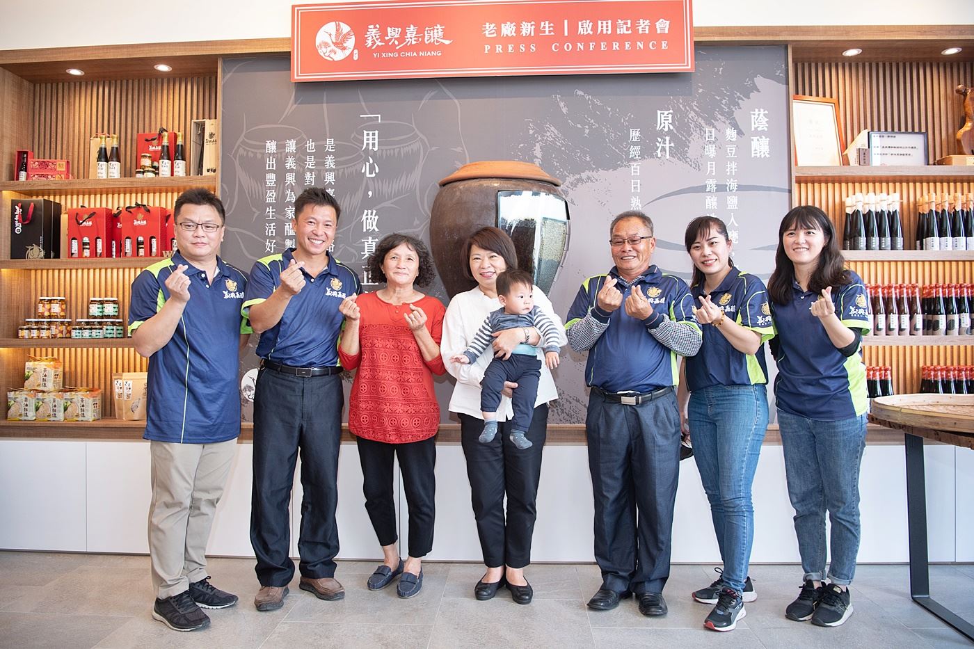 0LINE_市長與鄭家合照