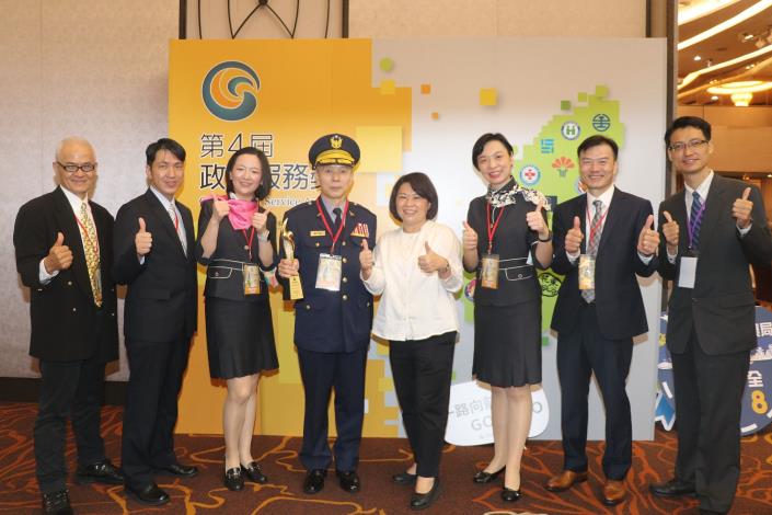 6 市長與警察局同仁合照