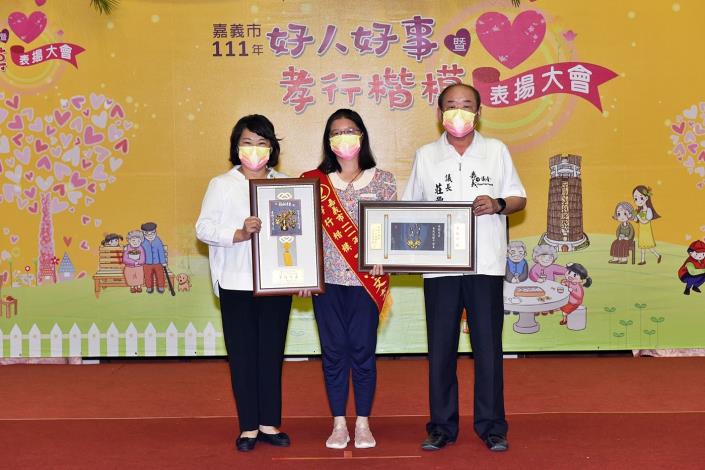 0LINE 孝行楷模王小文.JPG