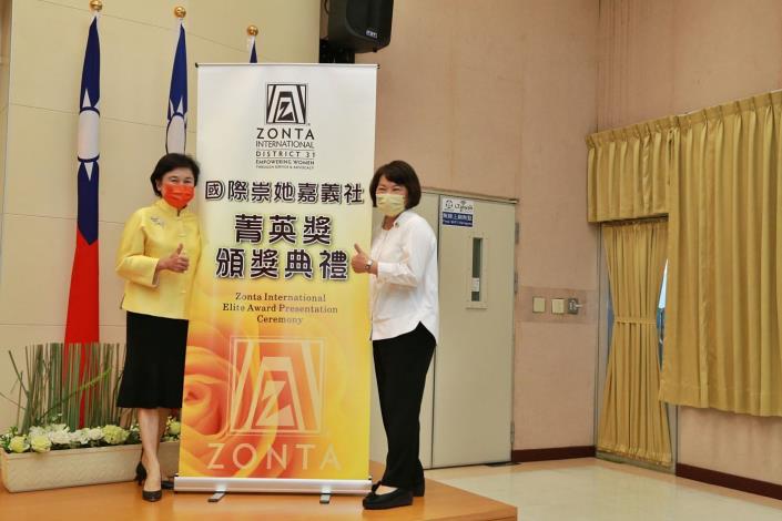 市長與簡麗環創會社長合照.JPG