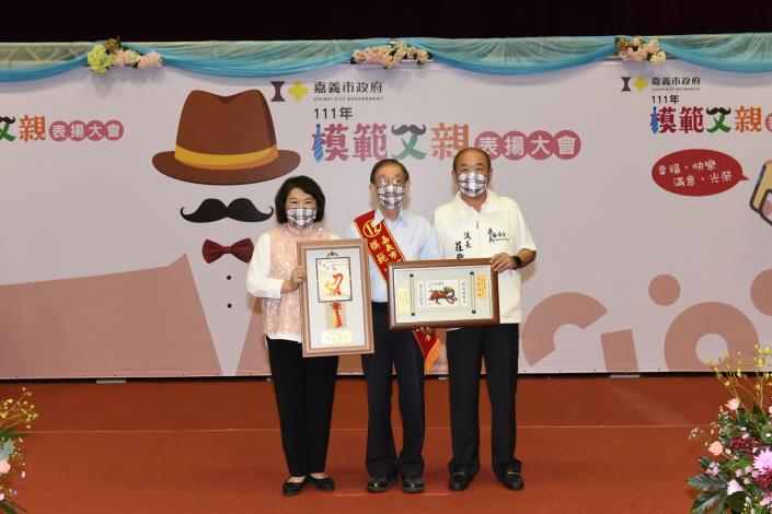 0_模範父親方士祁醫師.JPG