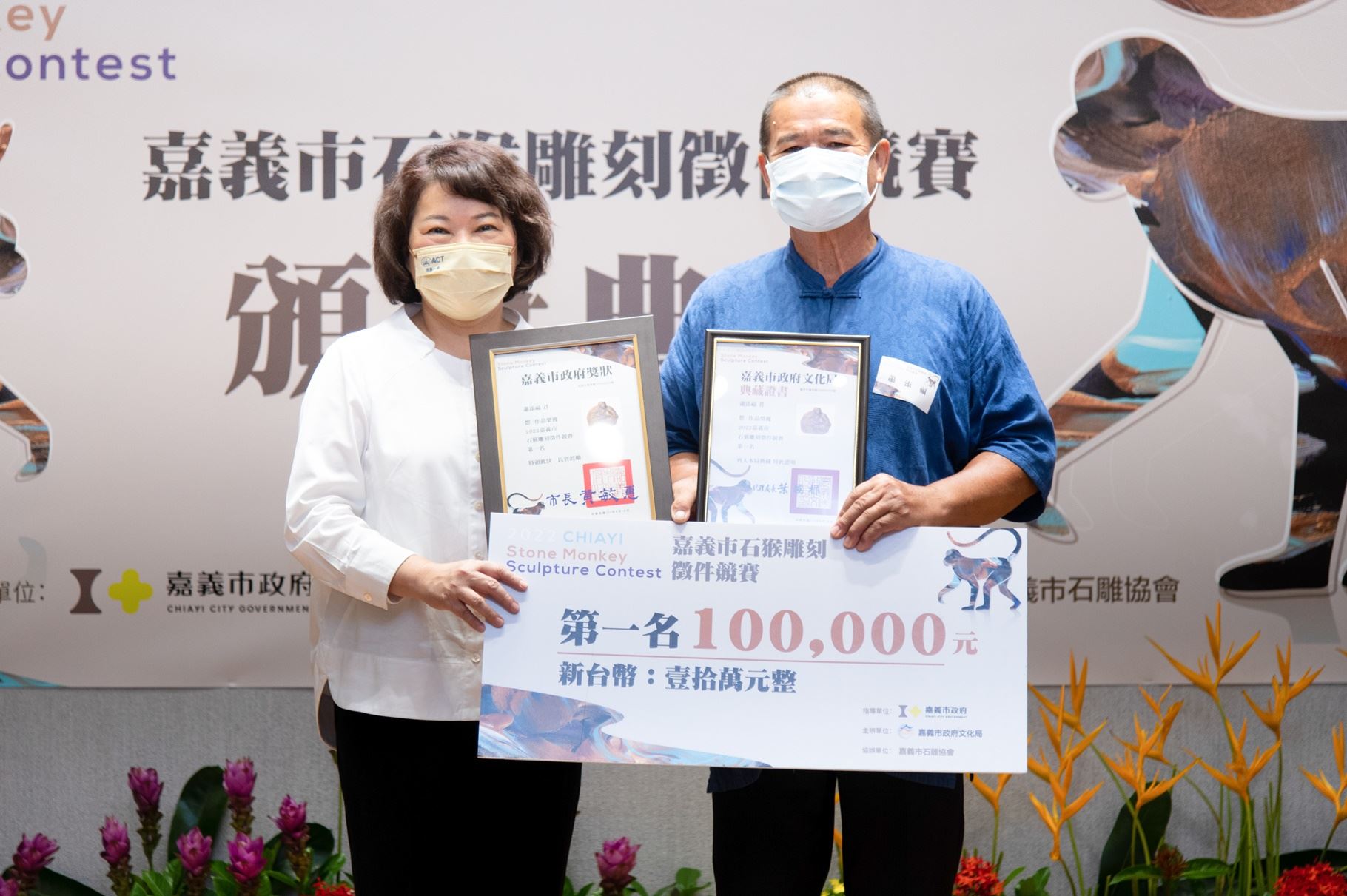 0_市長為第一名得獎人蕭添福頒獎