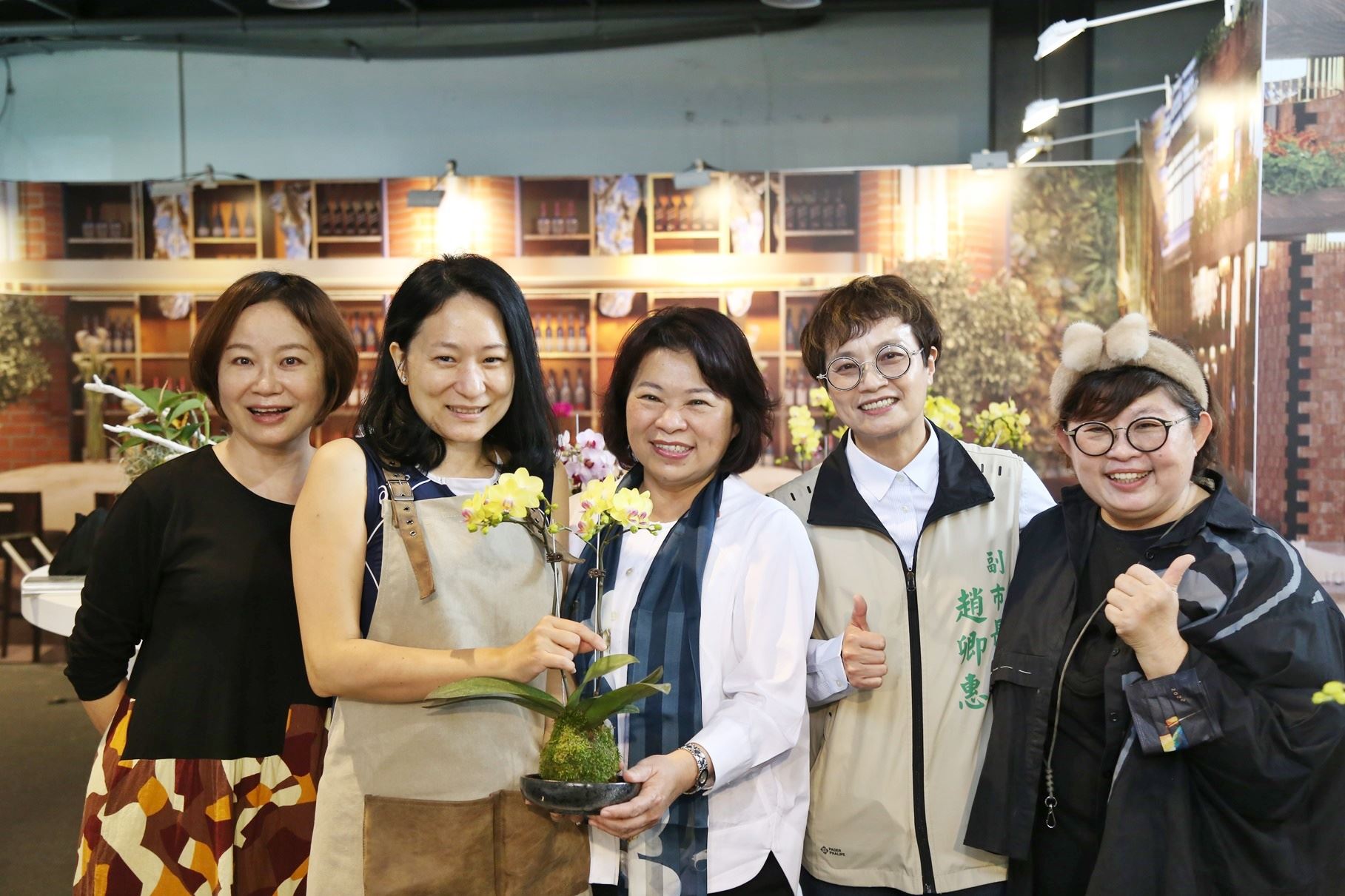 0_黃敏惠市長參訪蘭花展.JPG