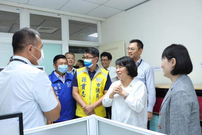 0 市長視察都更辦公室.JPG