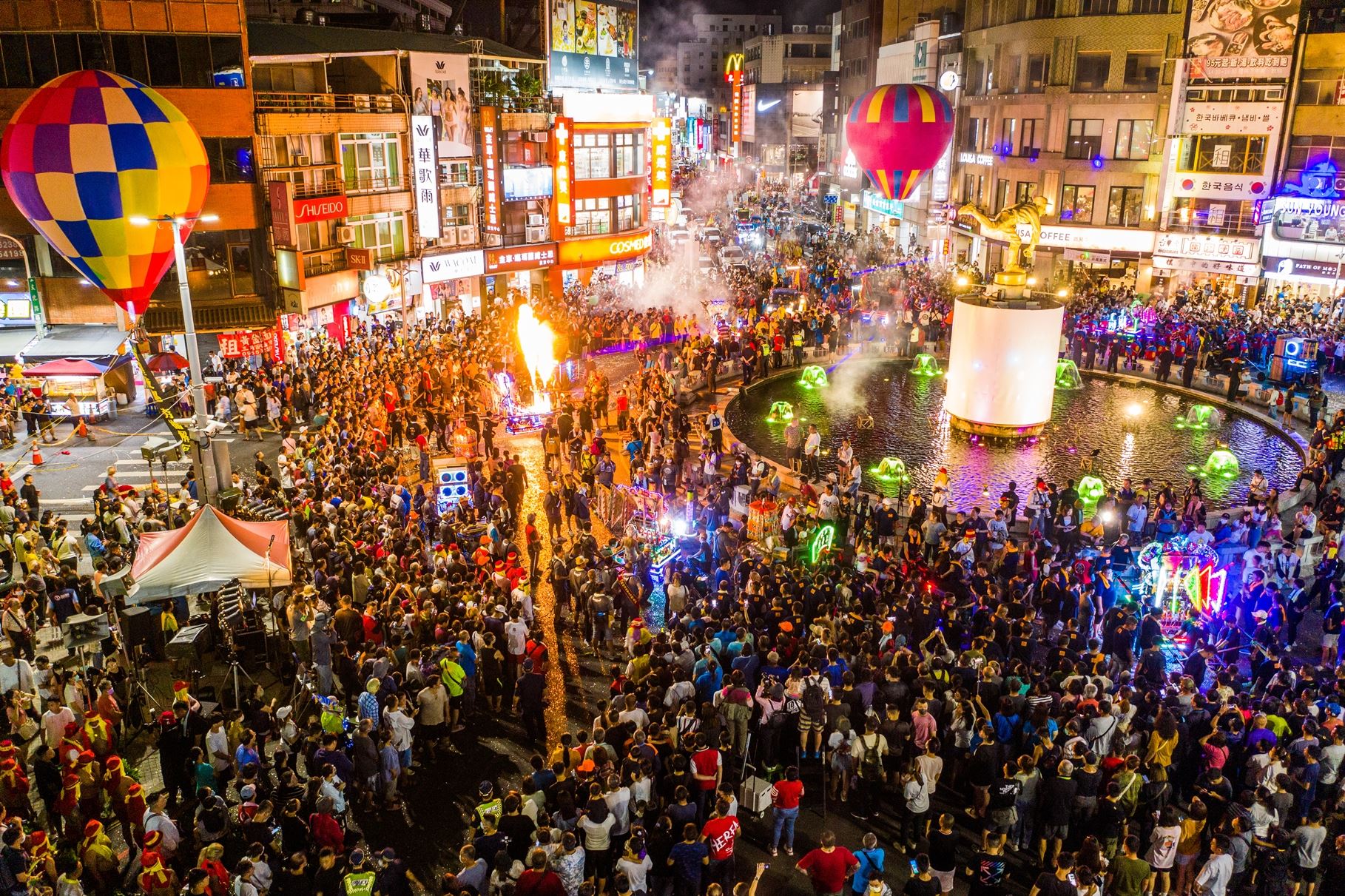 0 昨日城隍夜巡精采活動吸引滿滿人潮 (1)