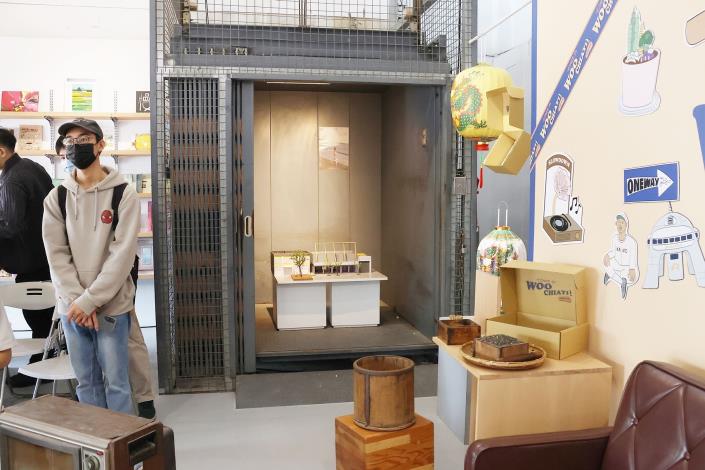 0 前身國光客貨梯化身展場.JPG