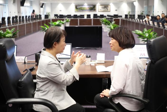 0_黃敏惠市長與盧秀燕市長 (2)