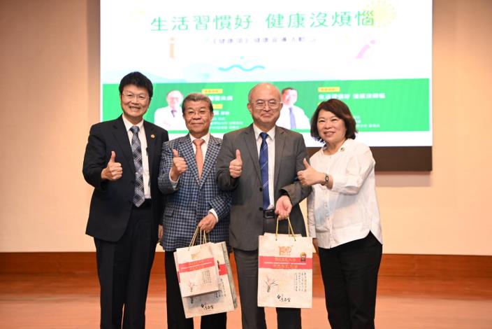 0_右1起黃敏惠市長、吳明賢院長、劉輝雄董事長、林翰謙校長