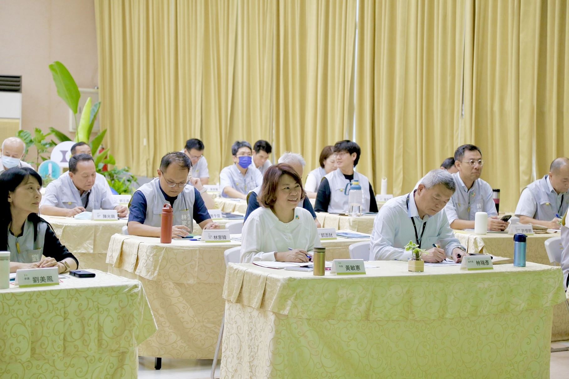 0FB 黃敏惠市長率市府團隊共同聆聽講座 (2)