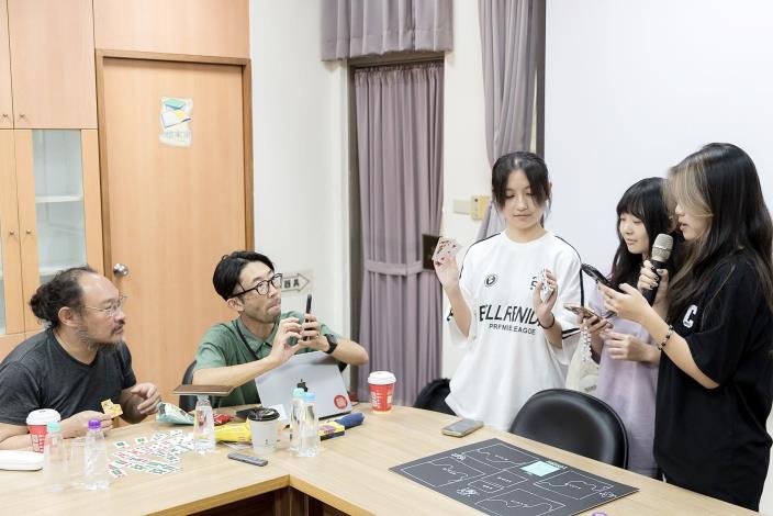 0  協同講師與學員交流