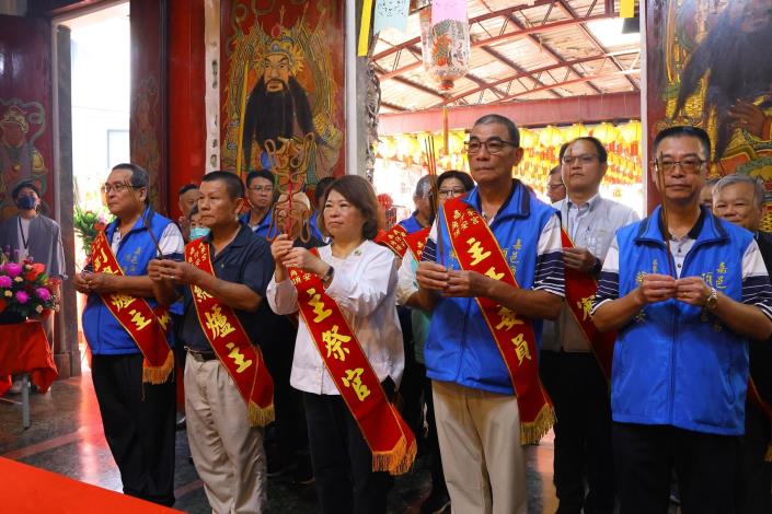 0 黃敏惠市長參拜嘉邑角仔寮頂安宮 祈求國泰民安 (2).JPG