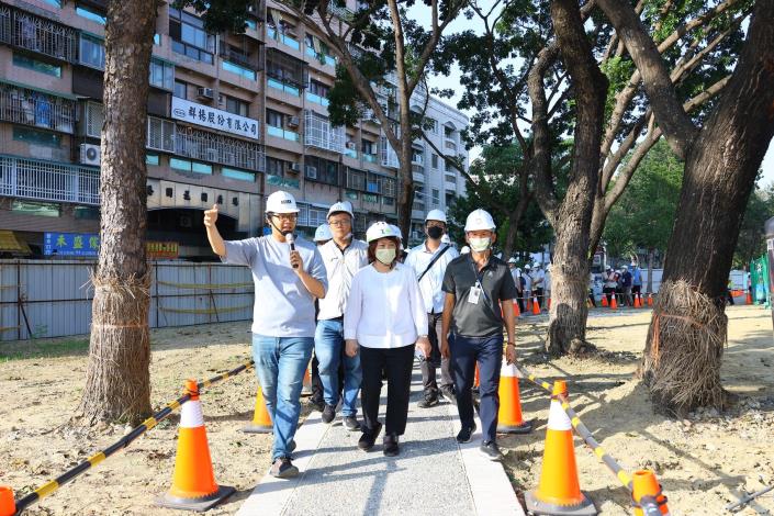 0 結合水岸 綠樹，在城市中打造徜徉綠意中的通學勤廊道.JPG