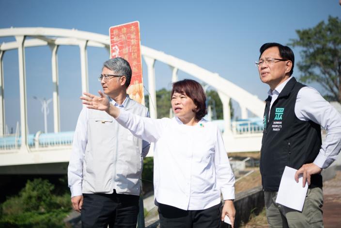 0 黃敏惠市長與立法委員張啟楷邀請經濟部長郭智輝訪嘉市考察 (1)