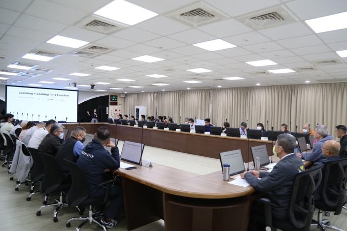 0_嘉義市政府舉辦高階主管AI趨勢研習 強調智慧城市建設與AI應用 (2)