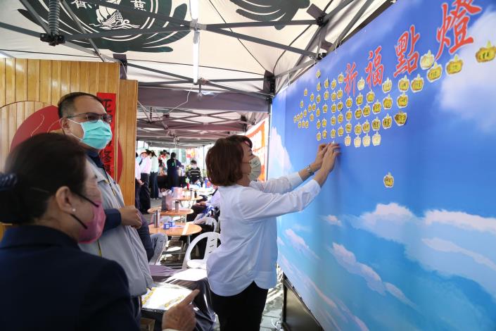 0_黃敏惠市長祈福點燈.JPG