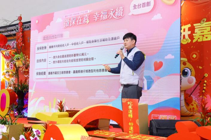 0 社會處長說明微型保險納保範圍及對象.JPG