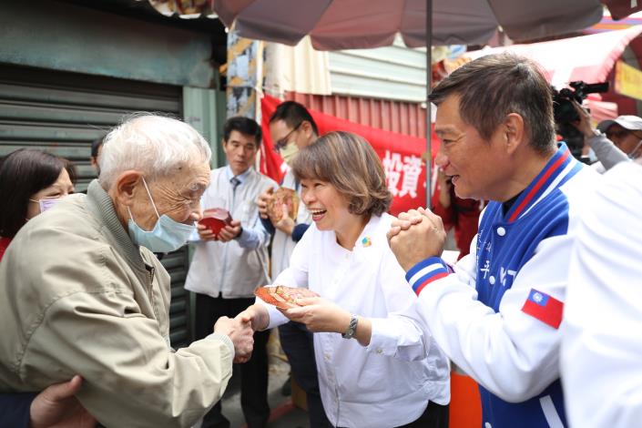 0_黃敏惠市長發送小紅包 (3).JPG