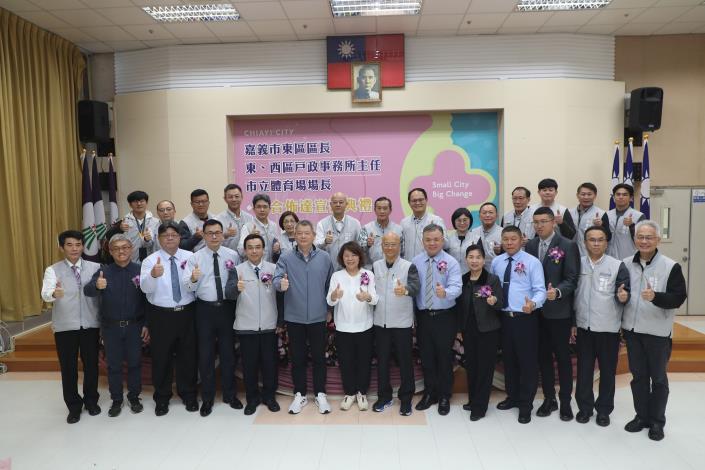 0_黃敏惠市長與市府團隊大合照.JPG