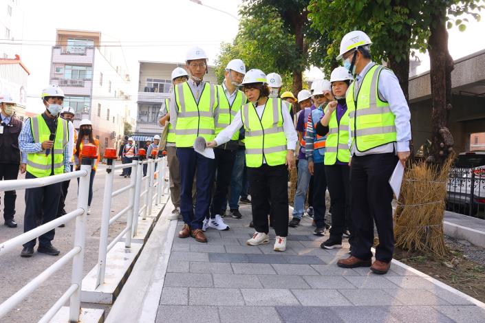 0 北社尾路166巷採雙階式人行道設計，保留既有樹根生長空間_0