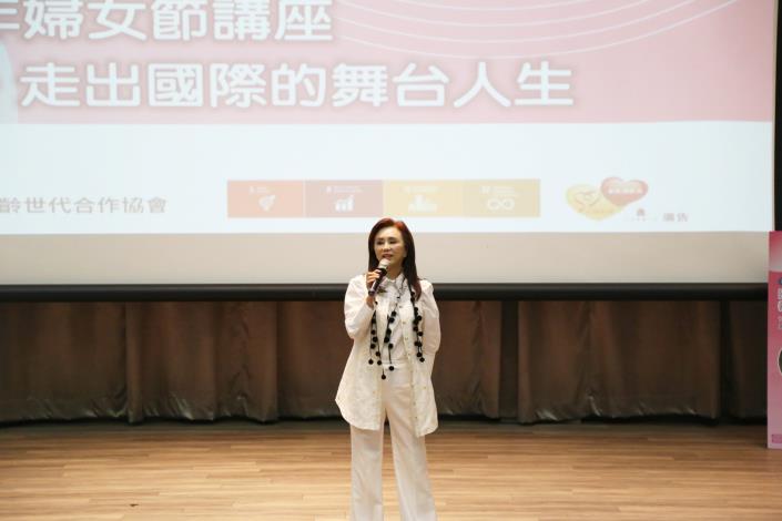 0_孫翠鳳老師演講.JPG