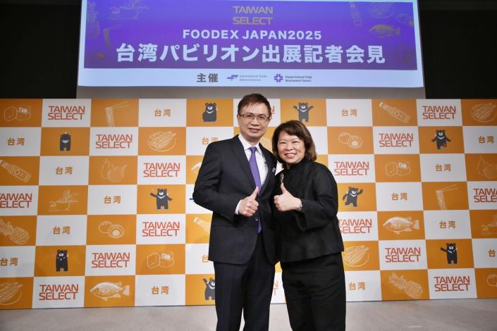 0 黃敏惠市長與外貿協會董事長黃志芳(左)合影.JPG