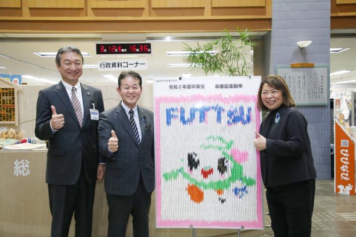 0 富津市長介紹學生畢業作品.JPG